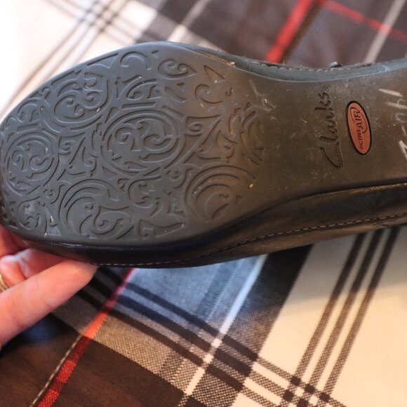 Clarks Artisan Black Zip Side Heeled Ankle Boot  Leather Upper Size 7M - Picture 6 of 13